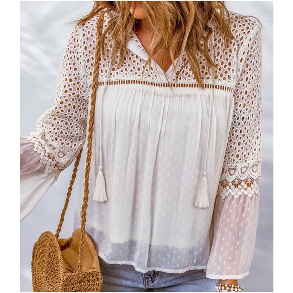 08 Boho White Swiss Dot Eyelet Bell Sleeve Blouse - Picture 4 of 4